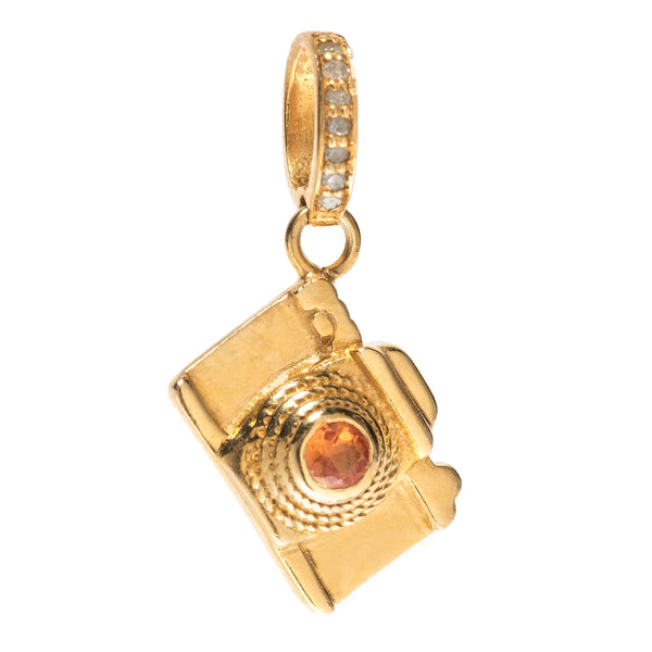 Gold Camera Pendant Necklace – 18K Gold Plated Jewelry for Photography Lovers
