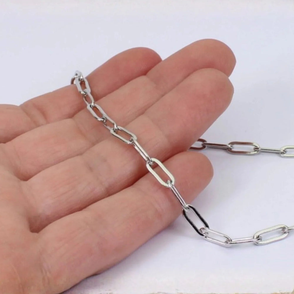 Paperclip small rhodium plated necklace with elegant minimalist design, versatile stylish jewelry accessory