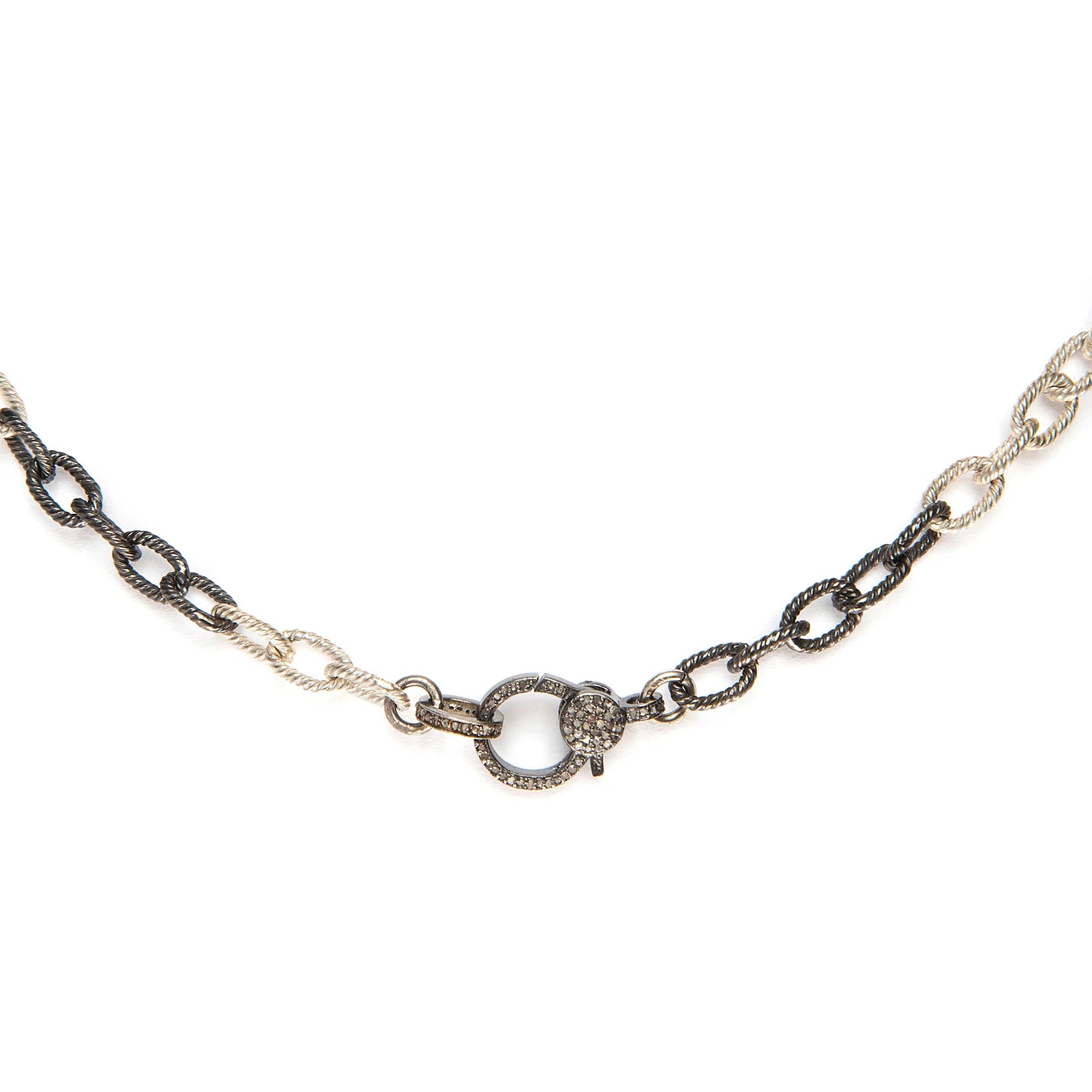 Weave small sterling silver necklace with bright and oxidized chain, diamond closure, elegant luxury accessory