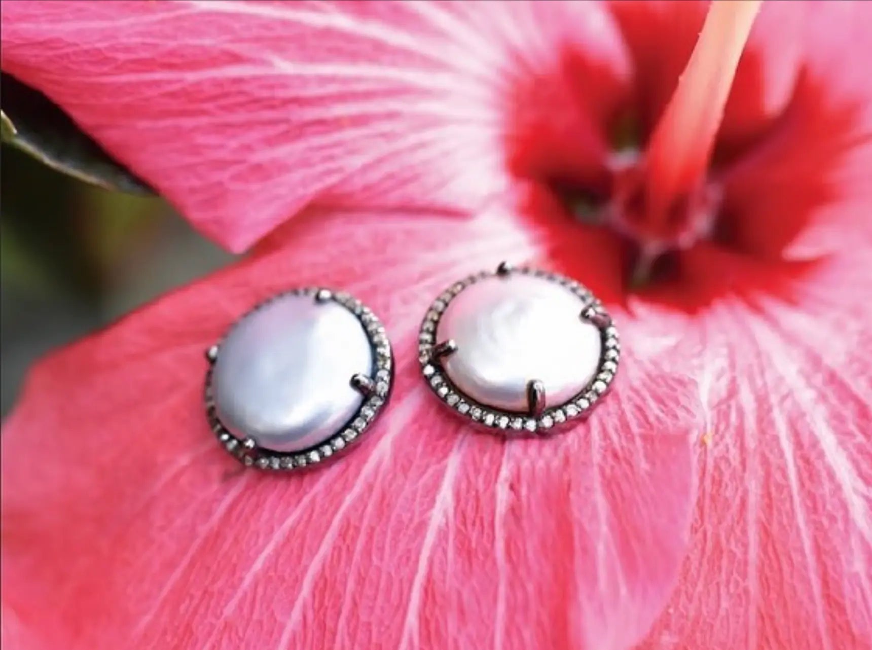 White Pearl & Diamond Post